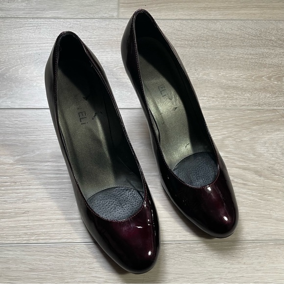 Patent leather burgundy Vaneli heels - Picture 2 of 4